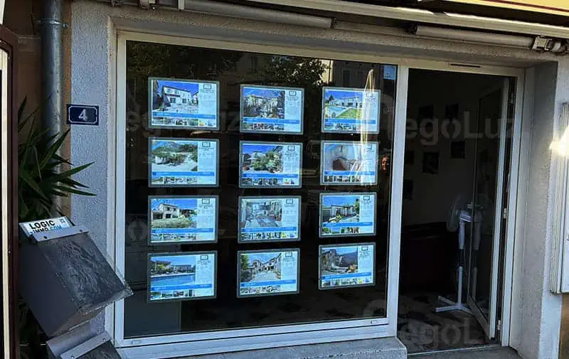 negoluz customer led window display